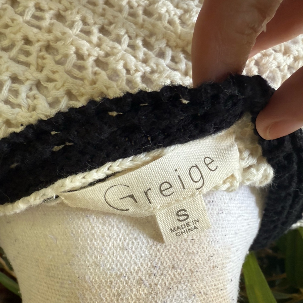 Greige Cable net cream and black sweater size small excellent condition - Picture 7 of 9